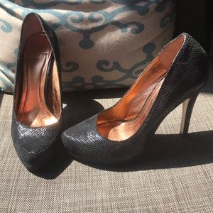 BLack Pumps • BCBGeneration